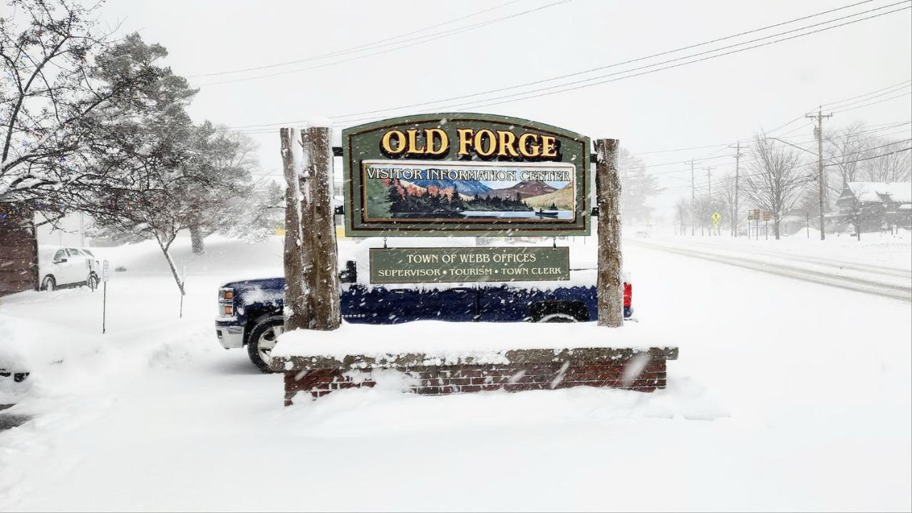 B&B Old Forge - 4 BDRM - Hot Tub - Fire Pit - Bed and Breakfast Old Forge