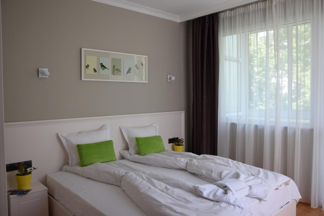 Deluxe Two-Bedroom Apartment