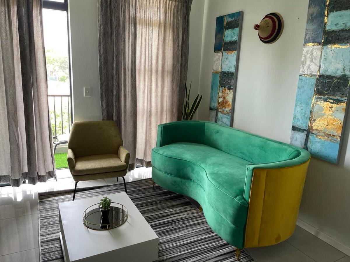Lilly's Platinum - 1 Bedroom back up power - B&B
