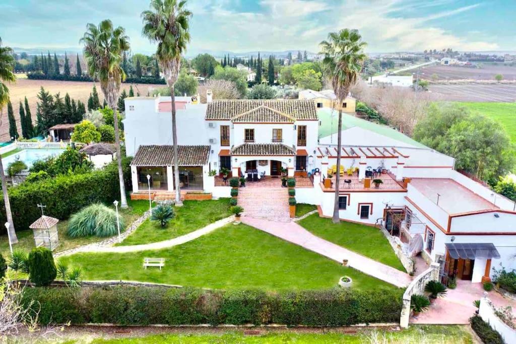 Casa Rural de Campo con Piscina en la Sierra de Cádiz - Chambres d'hôtes Villamartín