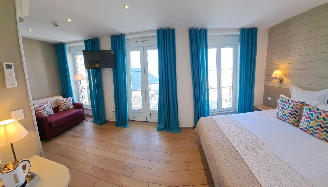 Double or Triple Room with Sea View