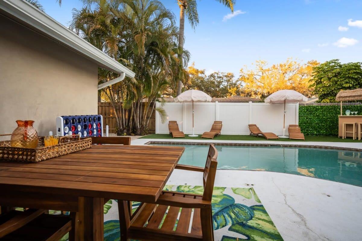 Heated Pool Mini Golf Game Room Fire Pit - Bed and Breakfast Largo