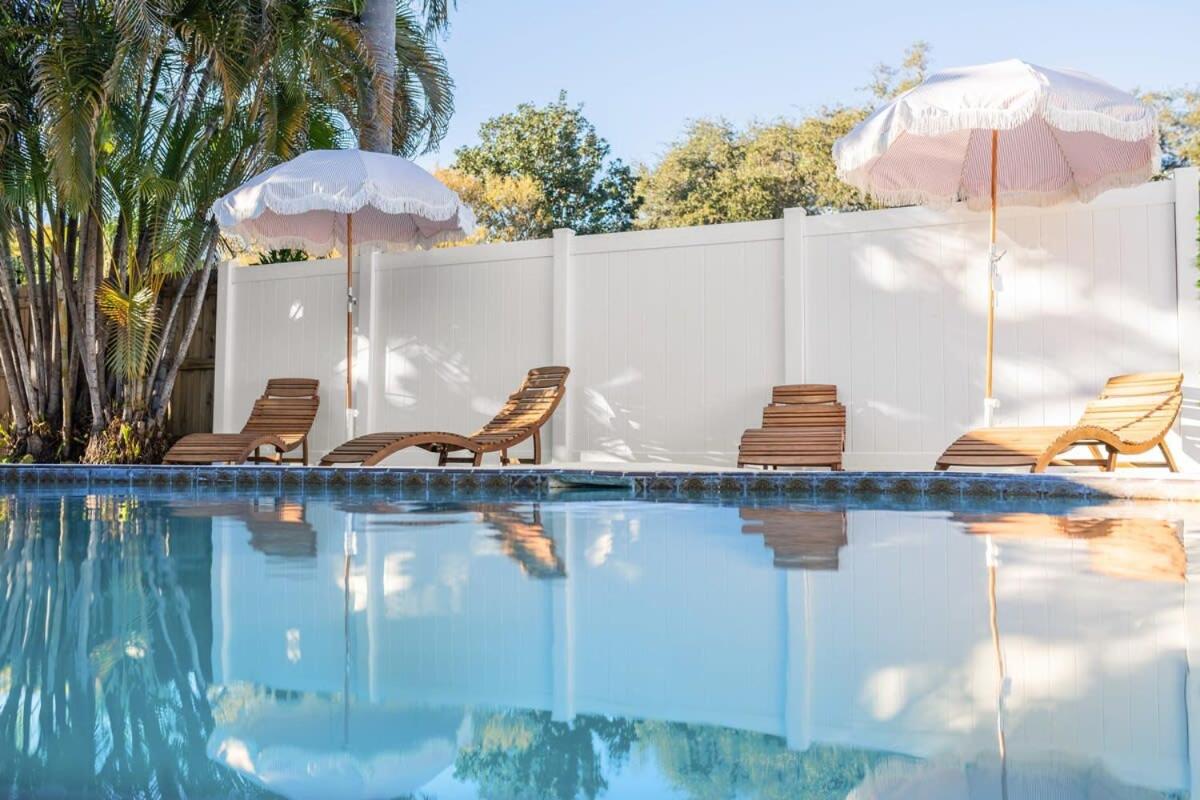 Heated Pool Mini Golf Game Room Fire Pit - B&B Largo