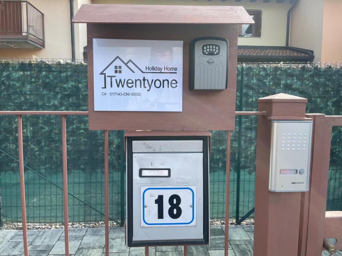 Twentyone Holiday Home - B&B