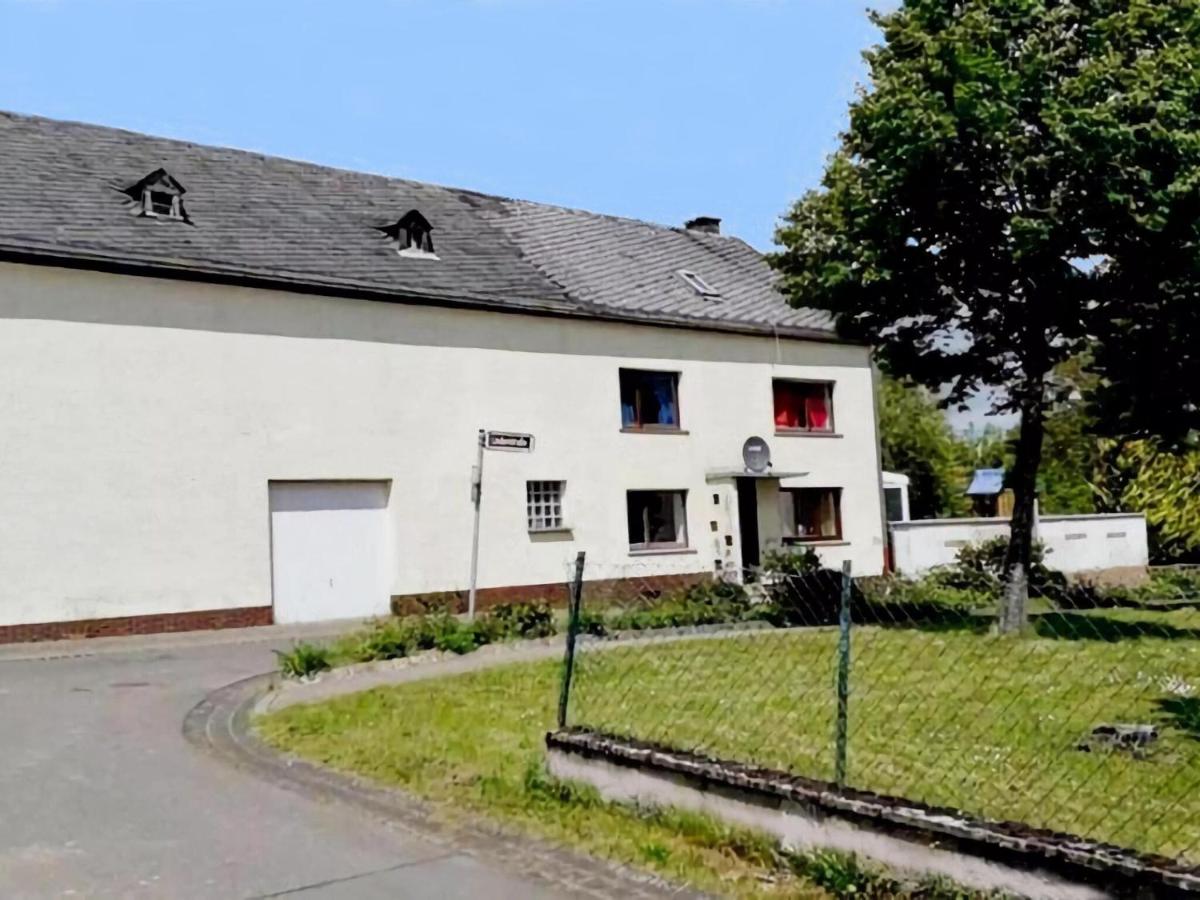 B&B Karl - Spacious Holiday Home in Karl in Eifel with Sauna - Bed and Breakfast Karl