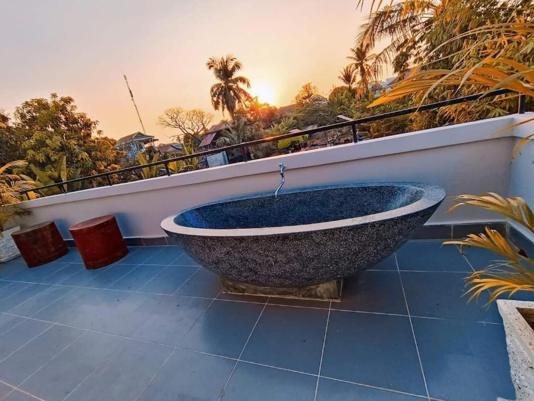 Roya Khmer House - Bed and Breakfast Khett Siem Reab