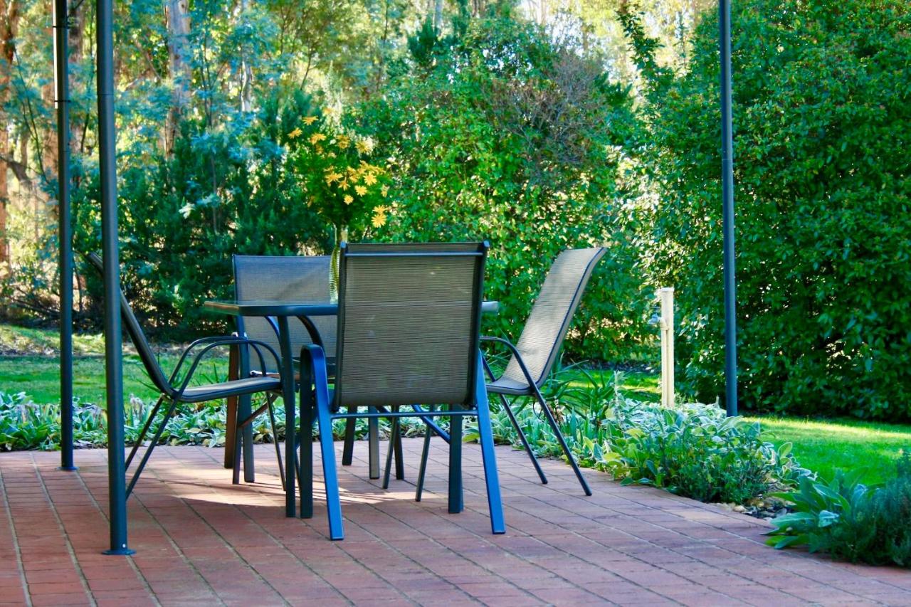 B&B Beechworth - Serena Cottages Beechworth - Your Country Getaway - 1 - Bed and Breakfast Beechworth