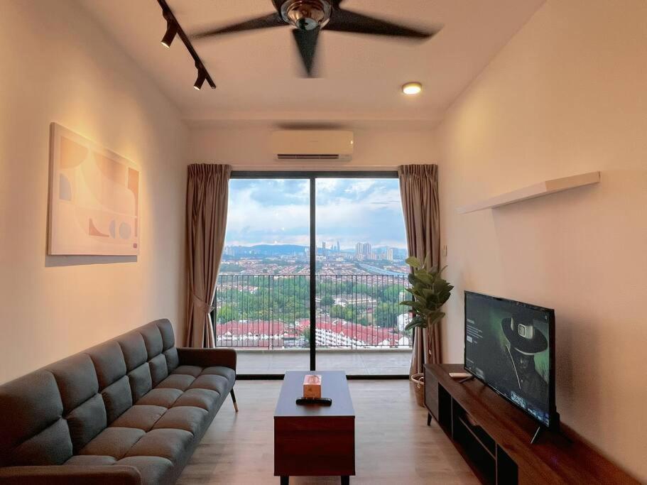 B&B Petaling Jaya - Emporis 2BR @ Near Segi Uni, MRT KotaDamansara, Tropicana, 1Utama & IKEA - Bed and Breakfast Petaling Jaya