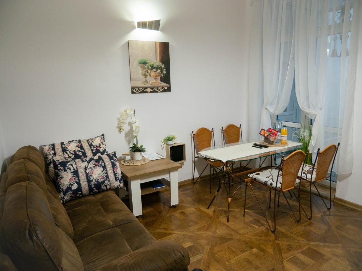 B&B Przemyśl - Apartament Pod Skrzydłem Anioła (w centrum) - Bed and Breakfast Przemyśl