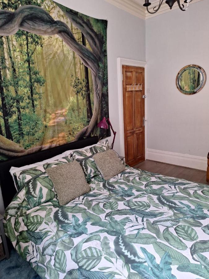 B&B Walsden - Todmorden Bed & Breakfast - The Toothless Mog - Bed and Breakfast Walsden