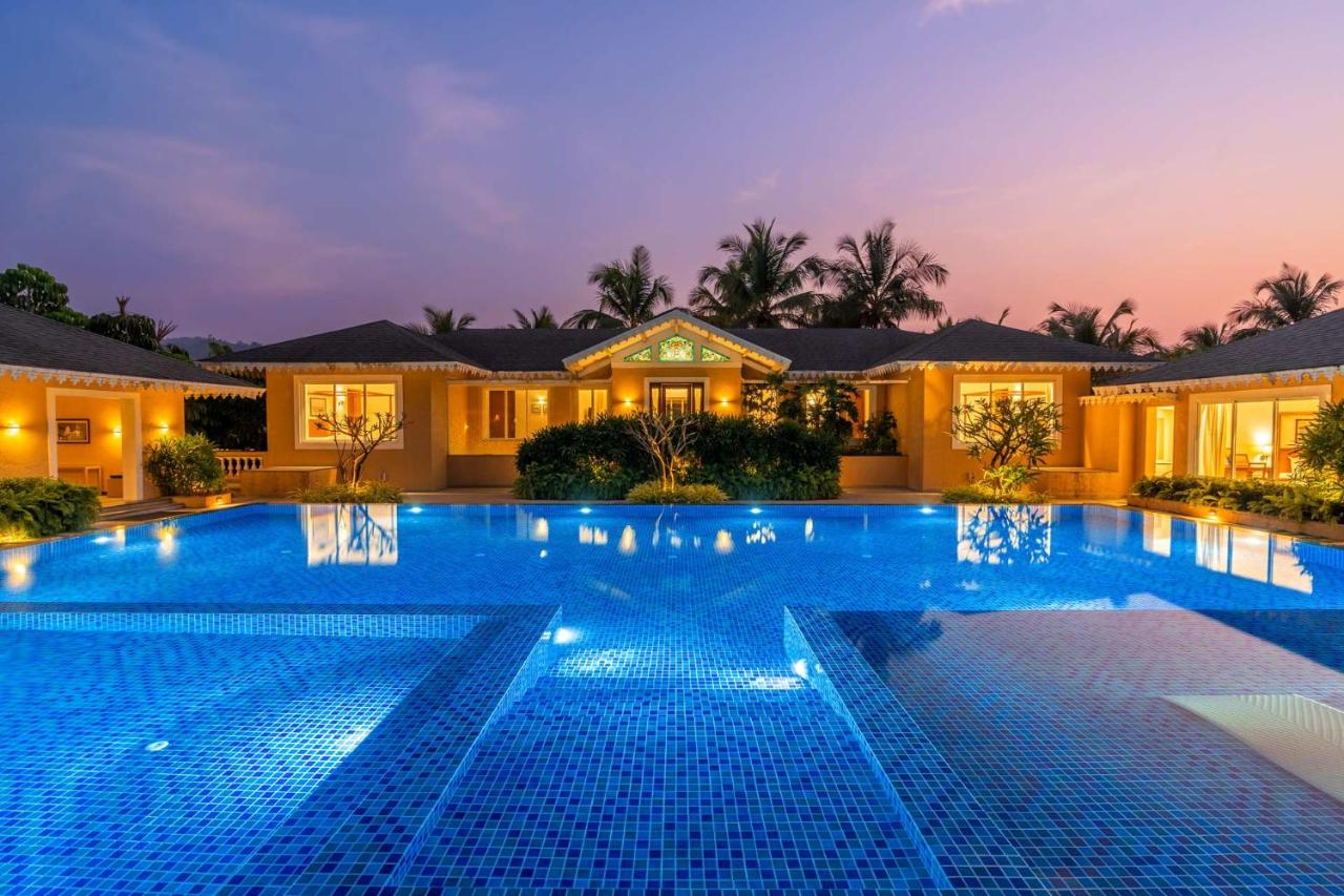 B&B Alibag - StayVista at Amara Villa Lux Collection with Private Pool, Gazebo, and Game Zone - Bed and Breakfast Alibag