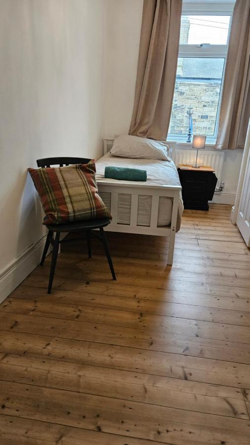 Single room no pets room 2