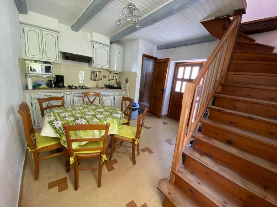 T2 pour 4 personnes au cœur de St Martin Vesubie avec parking public devant - B&B Saint-Martin-Vésubie