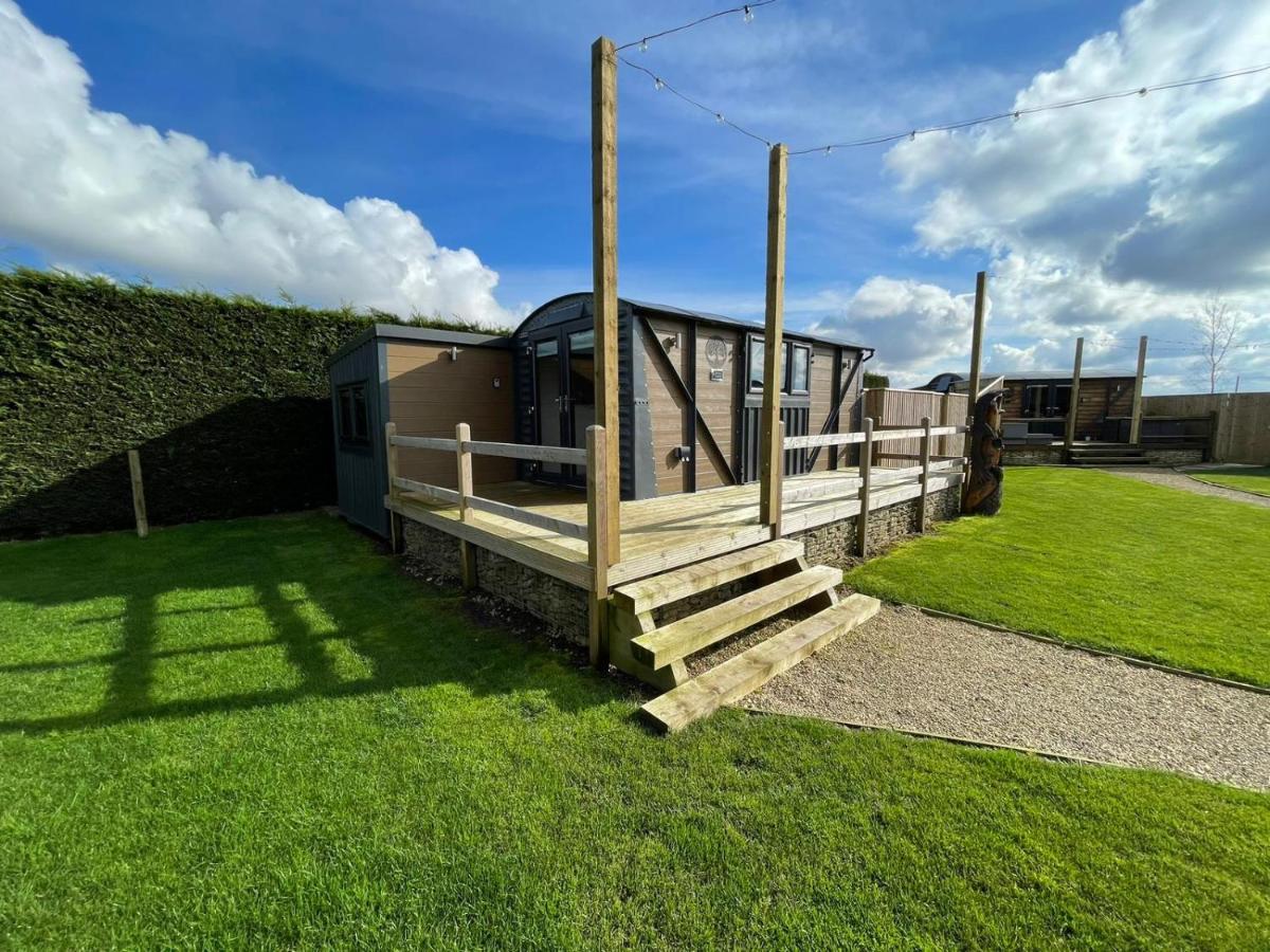 Maple Lodge Quirky Salvaged Railway Carriage with Hot Tub - Ferienwohnung