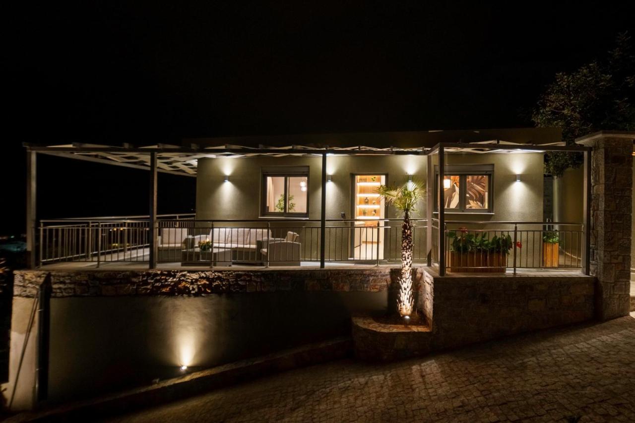 Royal Hill Villa - Private Pool - Sleeps 8 - B&B