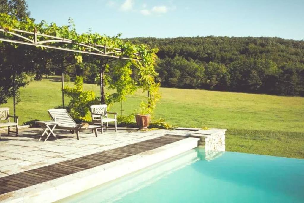 MAISON 8 à 10p, piscine, parc, campagne sans voisin en Drôme provençale - B&B