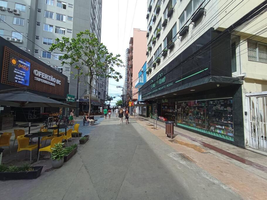CA01- Apto na Quadra-mar da Praia Central com garagem - B&B