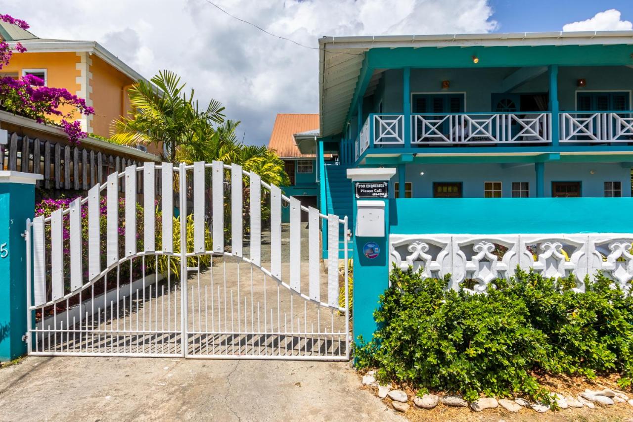 Beach House In Crown Point- walk to the beach - B&B