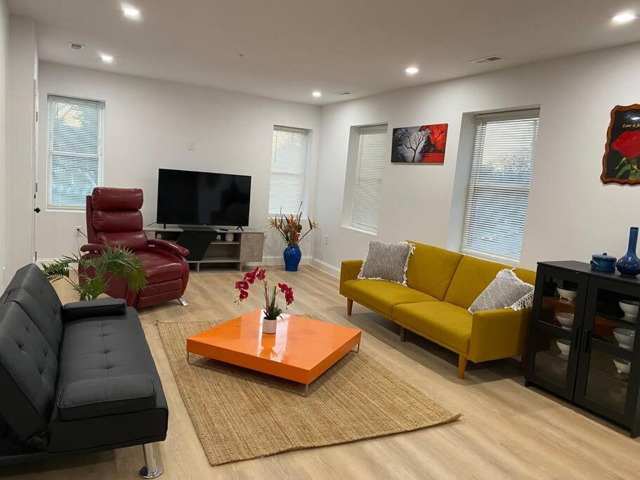 Newly renovated 2 bed DC #3 - B&B