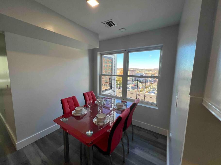 The Classy Suite - 2BR with Free Parking - Chambres d’hôtes