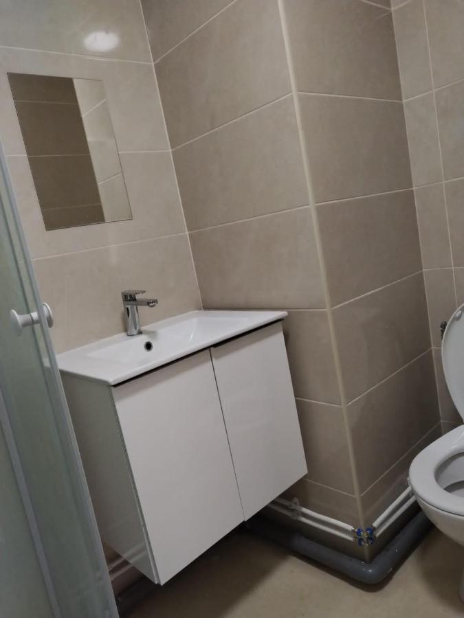 Studio meublé proche Métro JO24 - B&B