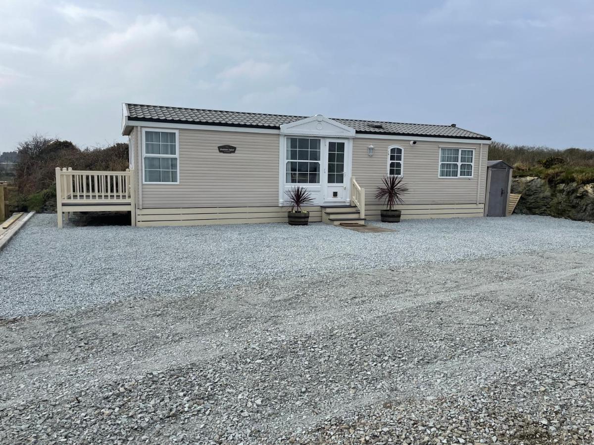 B&B Holyhead - Captivating 2-Bed Static Caravan on Private land - Bed and Breakfast Holyhead