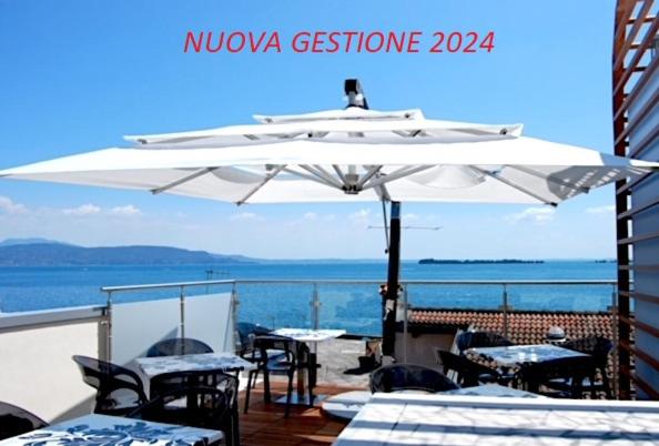 B&B Gardone Riviera - Happy Hotel Atelier Gardone Riviera Centro & Beach - Bed and Breakfast Gardone Riviera