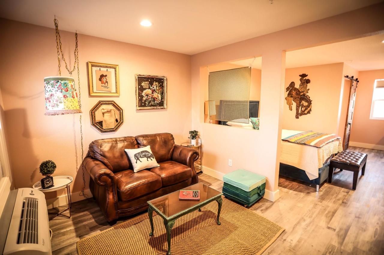 Deluxe Queen Suite