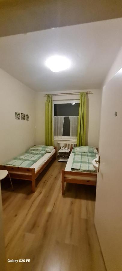 Zweibettzimmer mit Gemeinschaftsbad