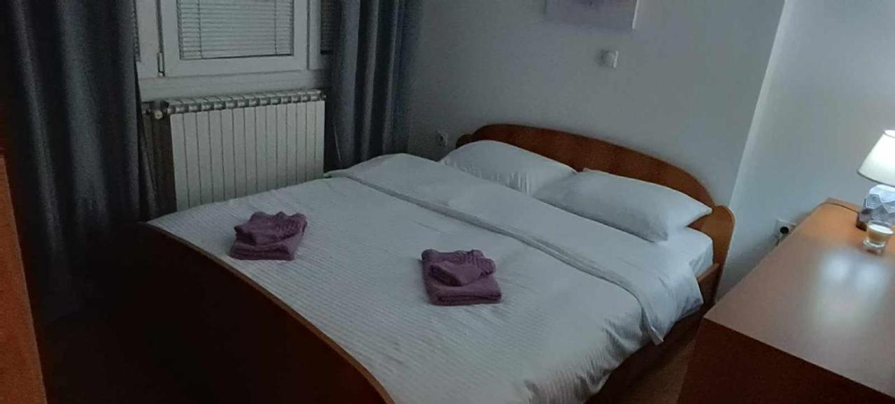 Lovely square apartment Purple Velvet 43 Macedonia Stree - B&B