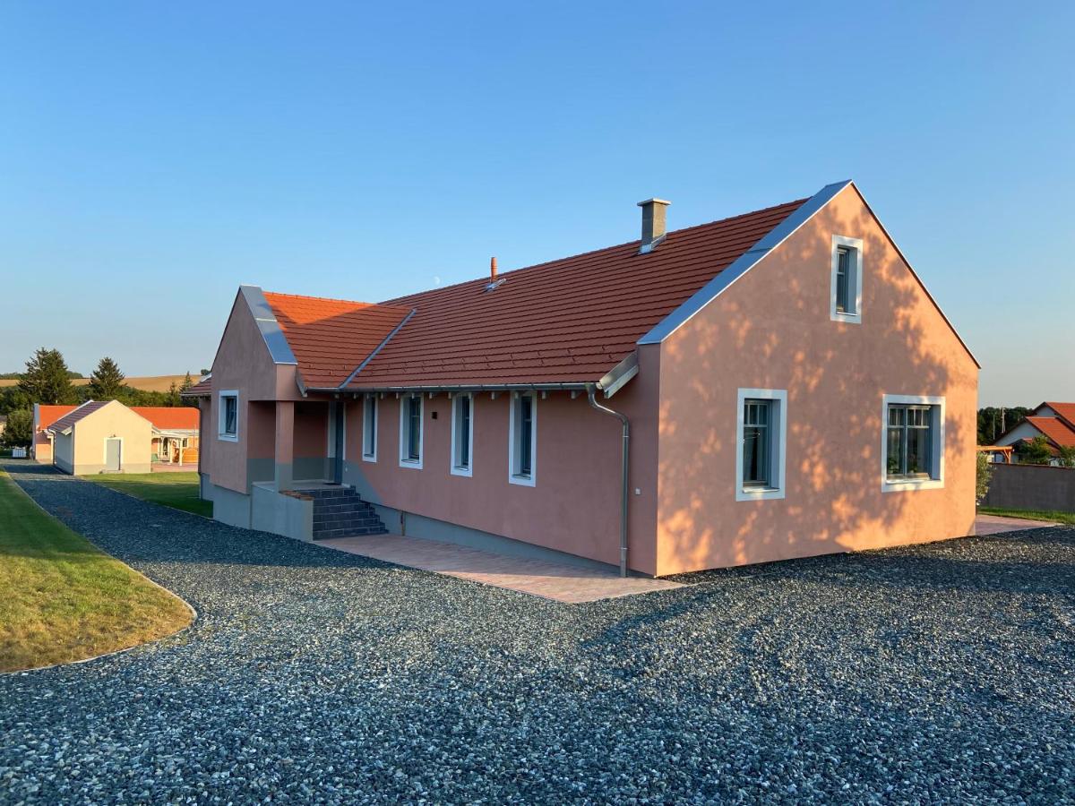 VILLA TOURI - Touri Alpesi Birtok - B&B