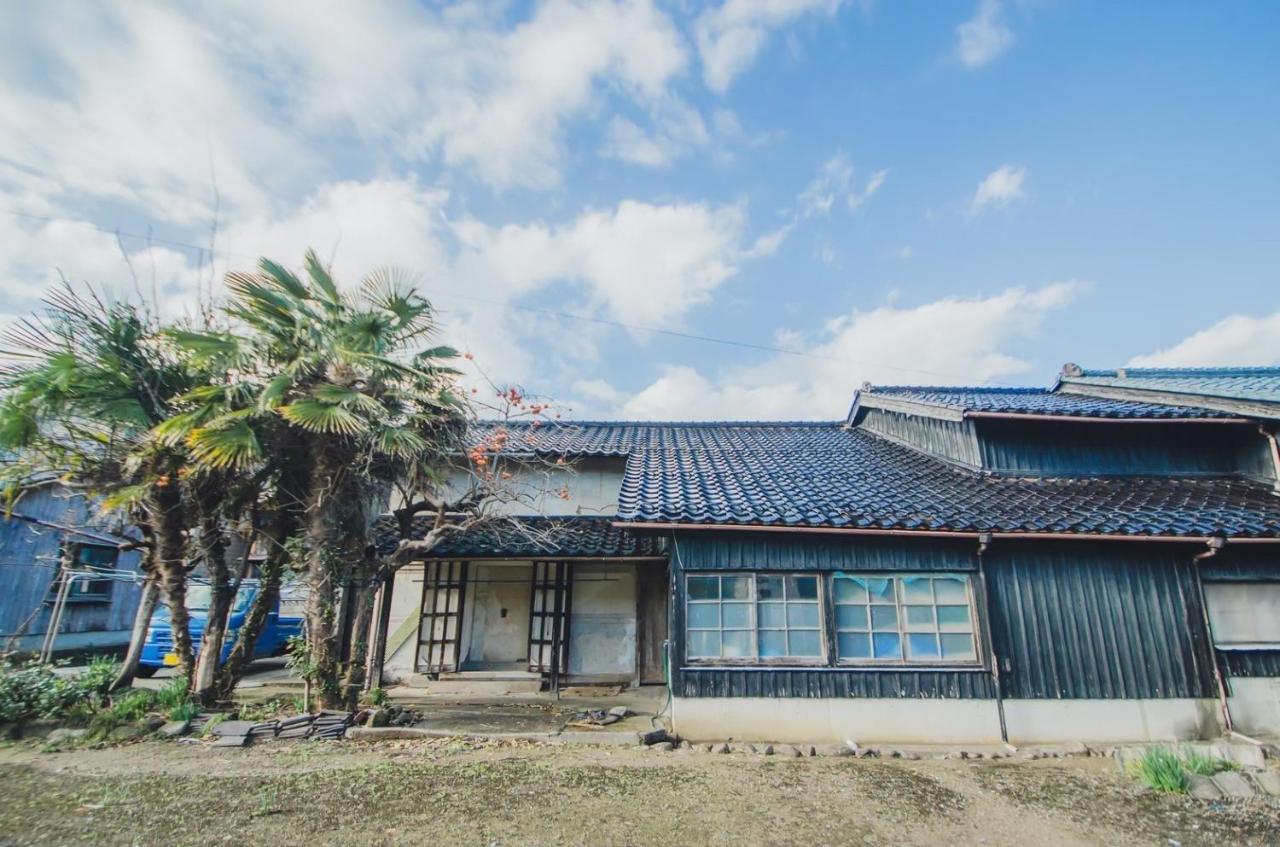 佐渡島 築120年の古民家一棟貸切 河崎浪漫館 囲炉裏体験 檜風呂-蔵サウナ完備 - B&B