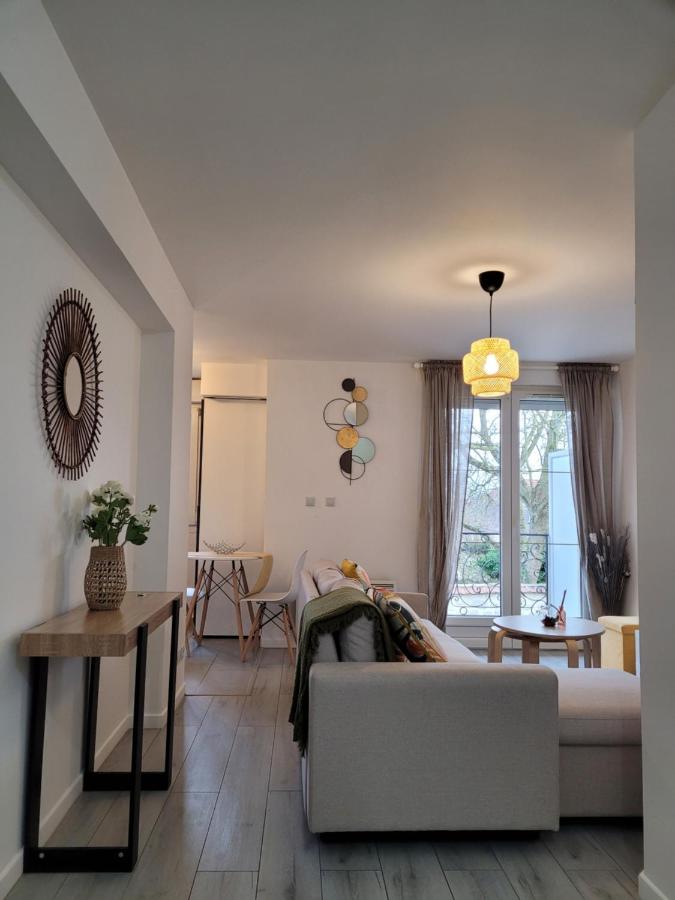 B&B Survilliers - Cocooning House 212 Suite COSY SUNSHINE appartement Aeroport Paris Roissy CDG et Parc Asterix - Bed and Breakfast Survilliers