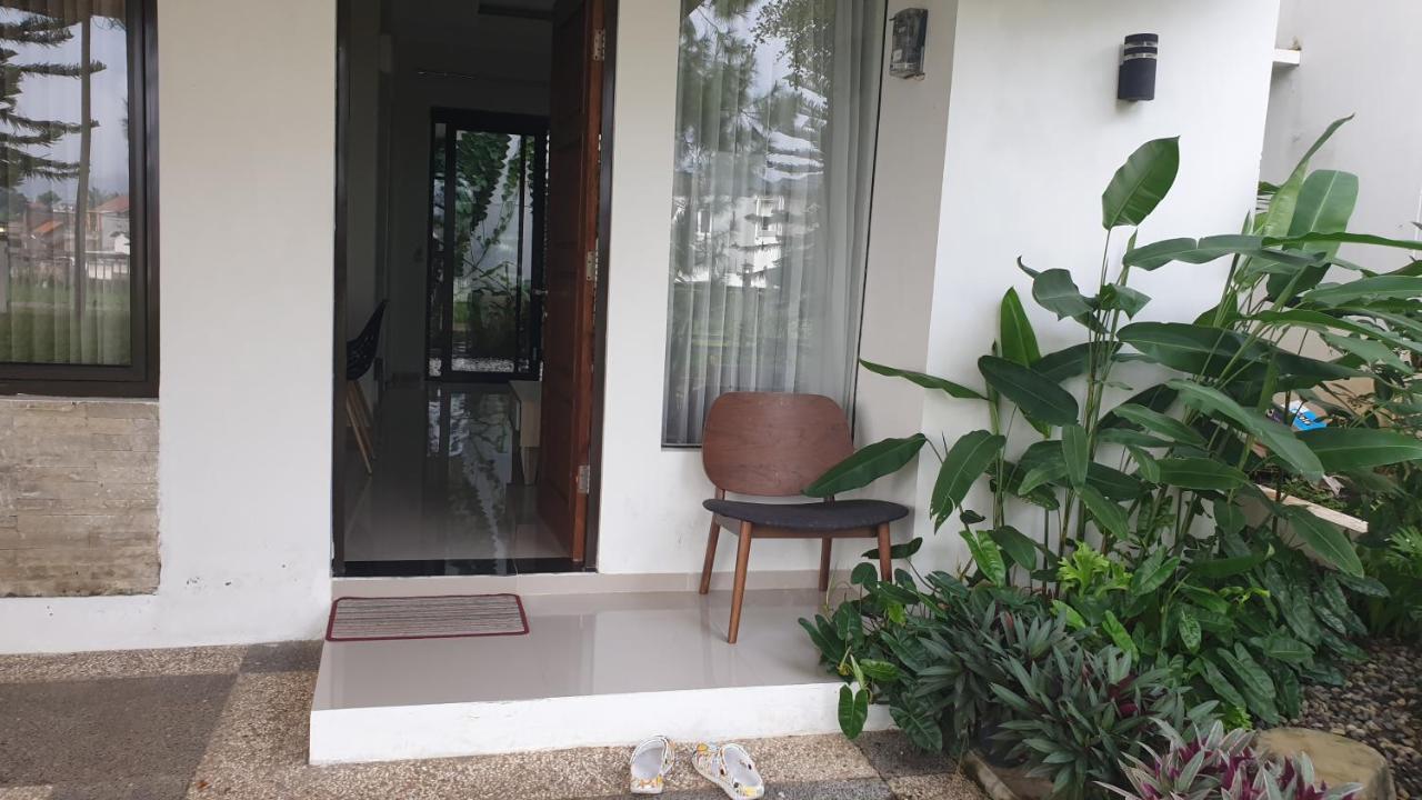 Vila Adinda Syariah C-4 Bukit Gardenia Resort - B&B