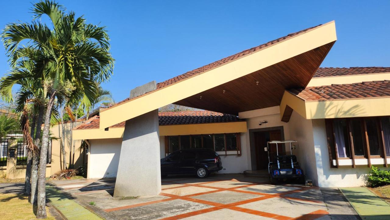 B&B Heredia - La Casa de Cariari Al Golf - Bed and Breakfast Heredia