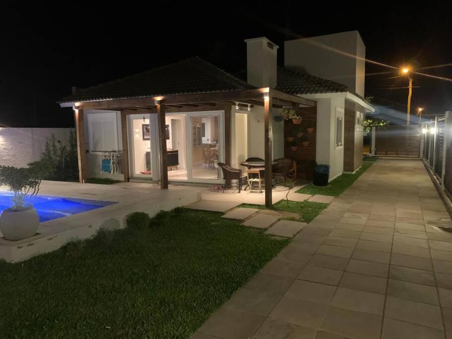 Maravilhosa casa na praia com piscina (4 quartos) - Ferienwohnung