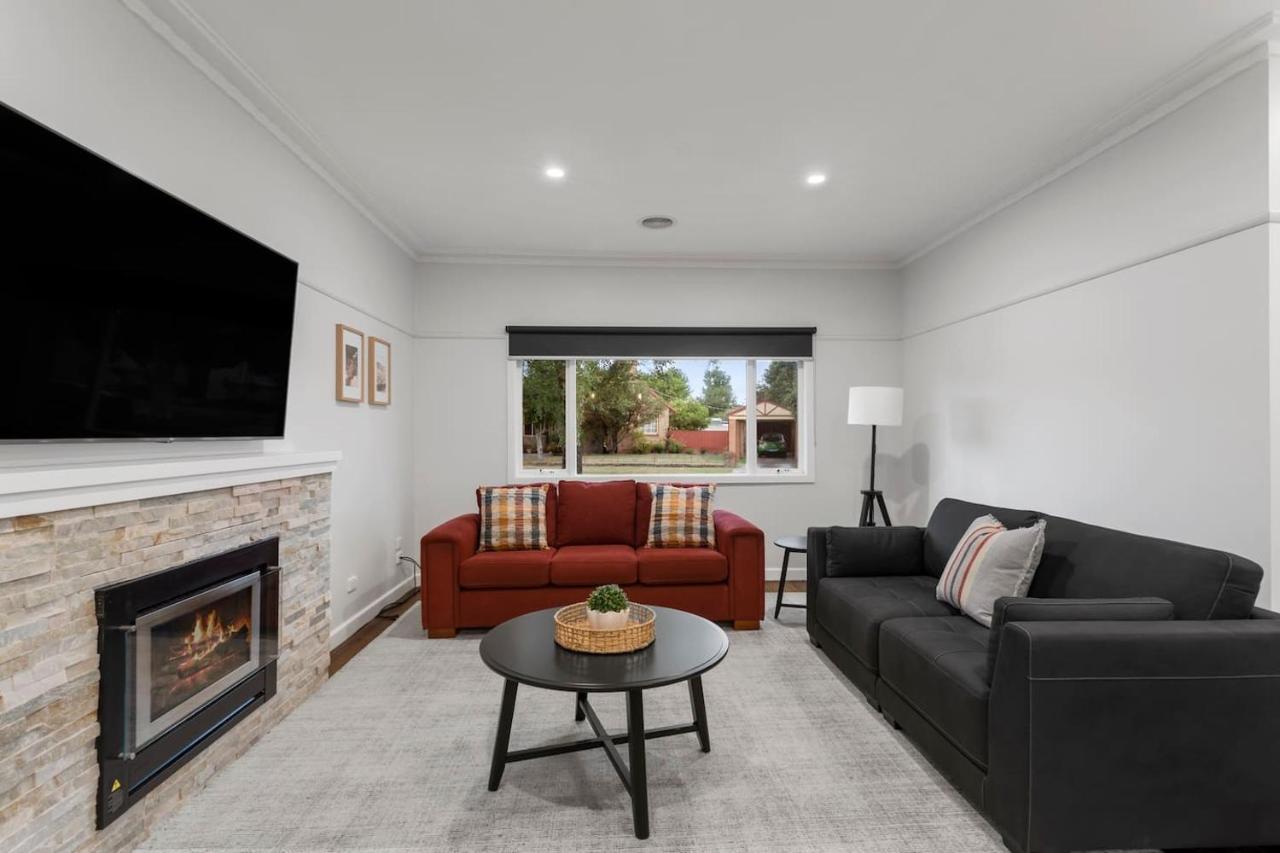 'Muir House' Laidback Family Living in Ballarat - Bed and Breakfast