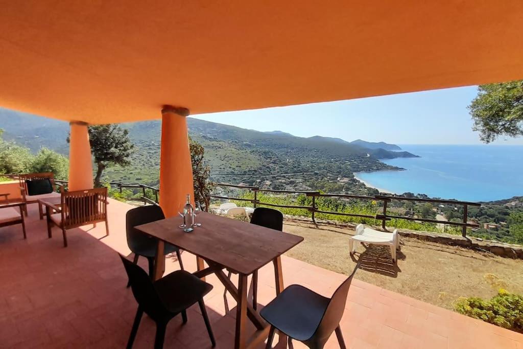 Villa del Nuraghe with fantastic sea view - B&B