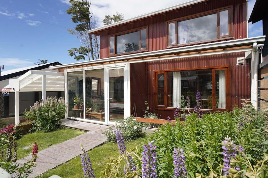 Casa frente al bosque camino al Parque Nacional - Ferienwohnung Ushuaia