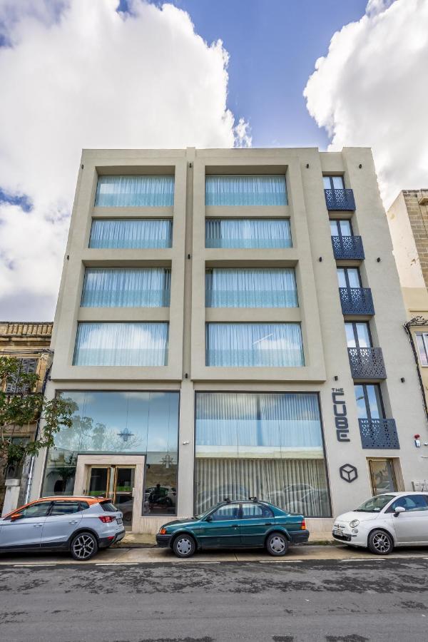 The Cube - Designer finished studio by SF Homes - Chambres d’hôtes Il-Gżira