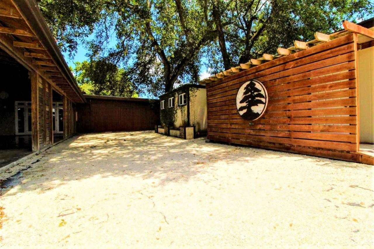 Exclusive Lake Tiny House in Beautiful Japanese Garden - B&B