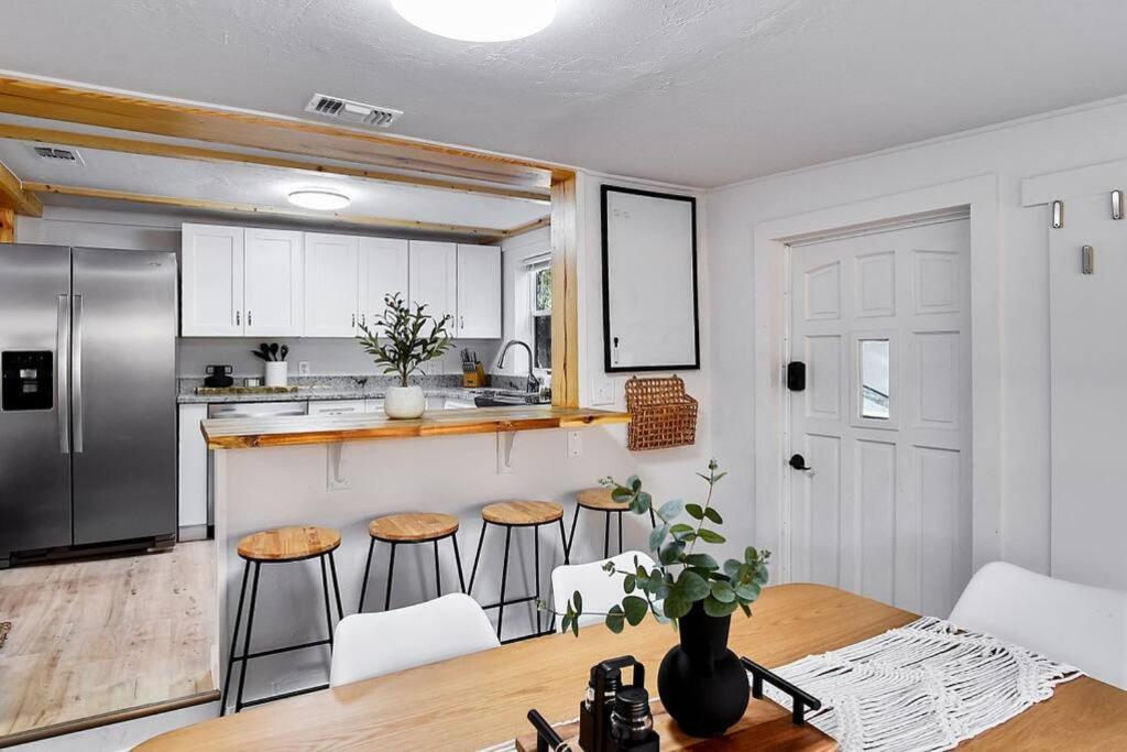 Central, Cozy Retreat - Bed and Breakfast Vero Beach