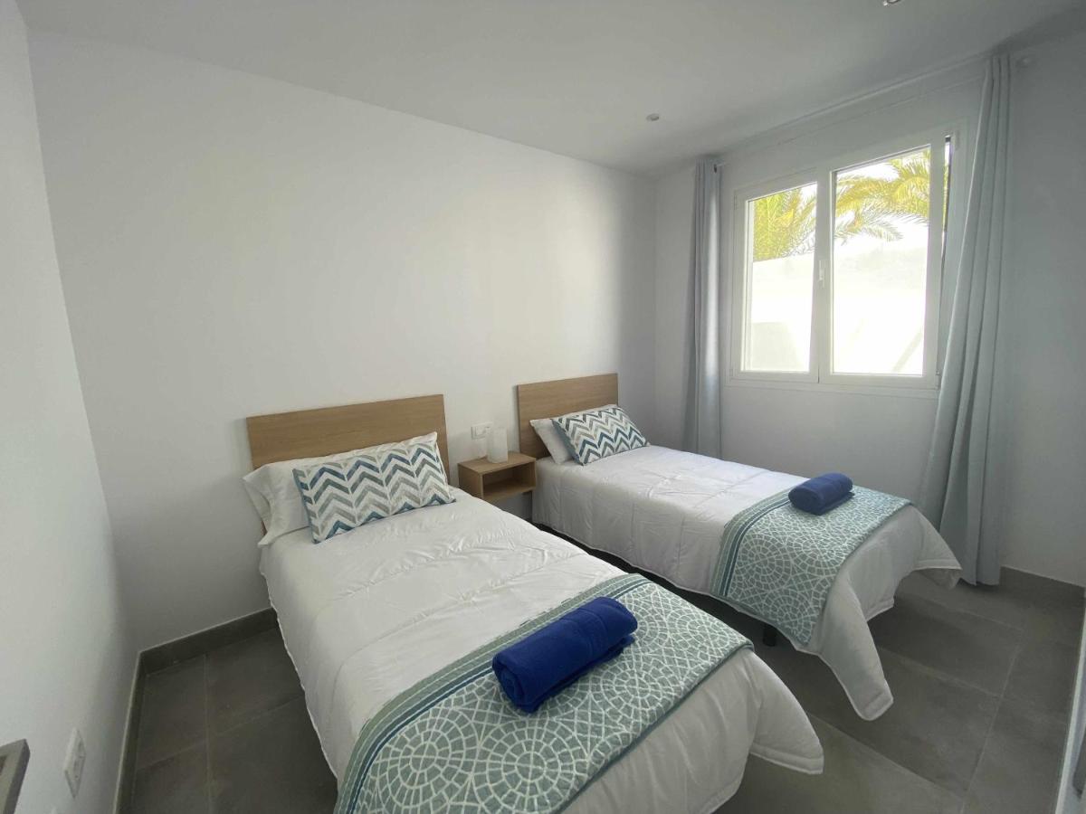 Vuelo, Villa con piscina y barbacoa para disfrutar - B&B Puerto Calero