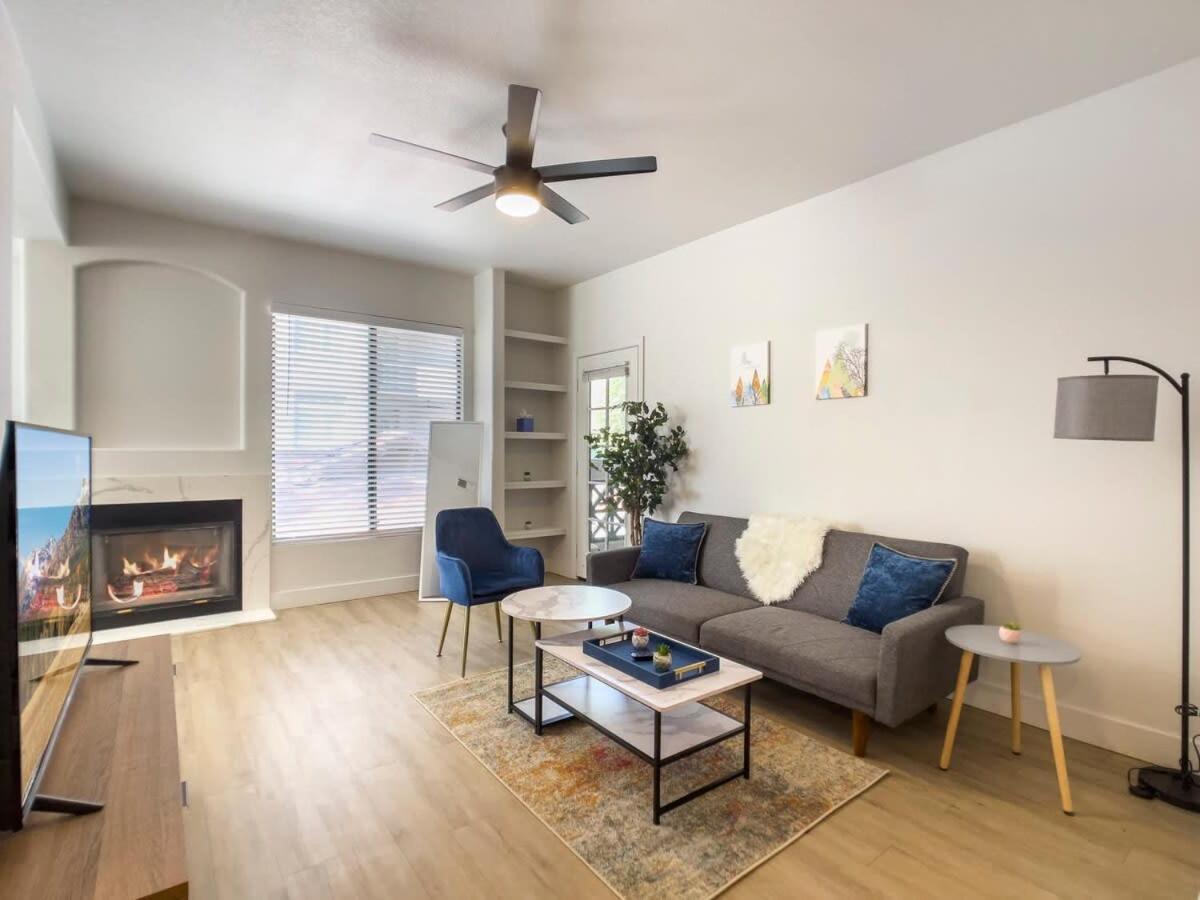 2BR Kierland Commons Golf Oasis by CozySuites! - B&B