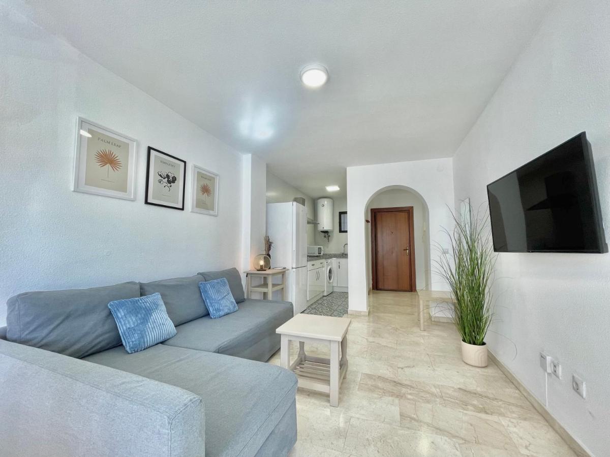 LaFrenchTouch - Céntrico con piscina junto al tren - B&B Benalmádena