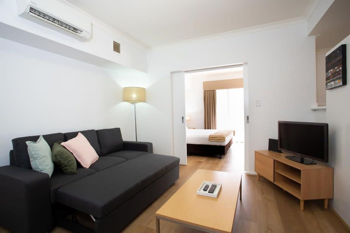 Holiday Apartment with Pool and WiFi - B&B Perth