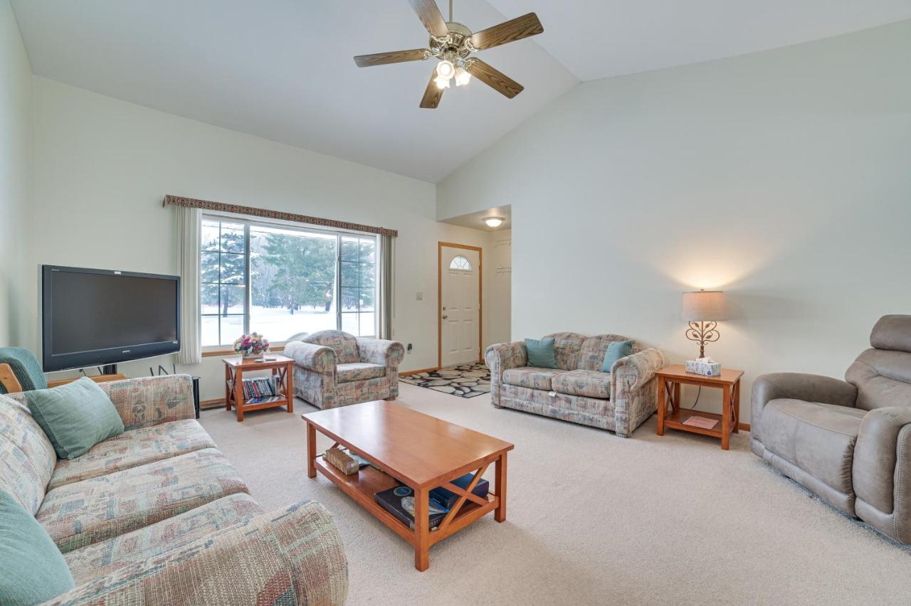 Cozy Mancelona Home Ski, Golf and Snowmobile! - B&B Mancelona