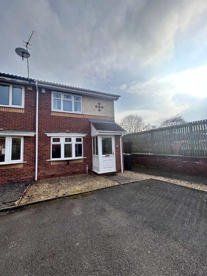 Cosy 2 bedroomed semi detached house - Ferienwohnung Brettell Lane