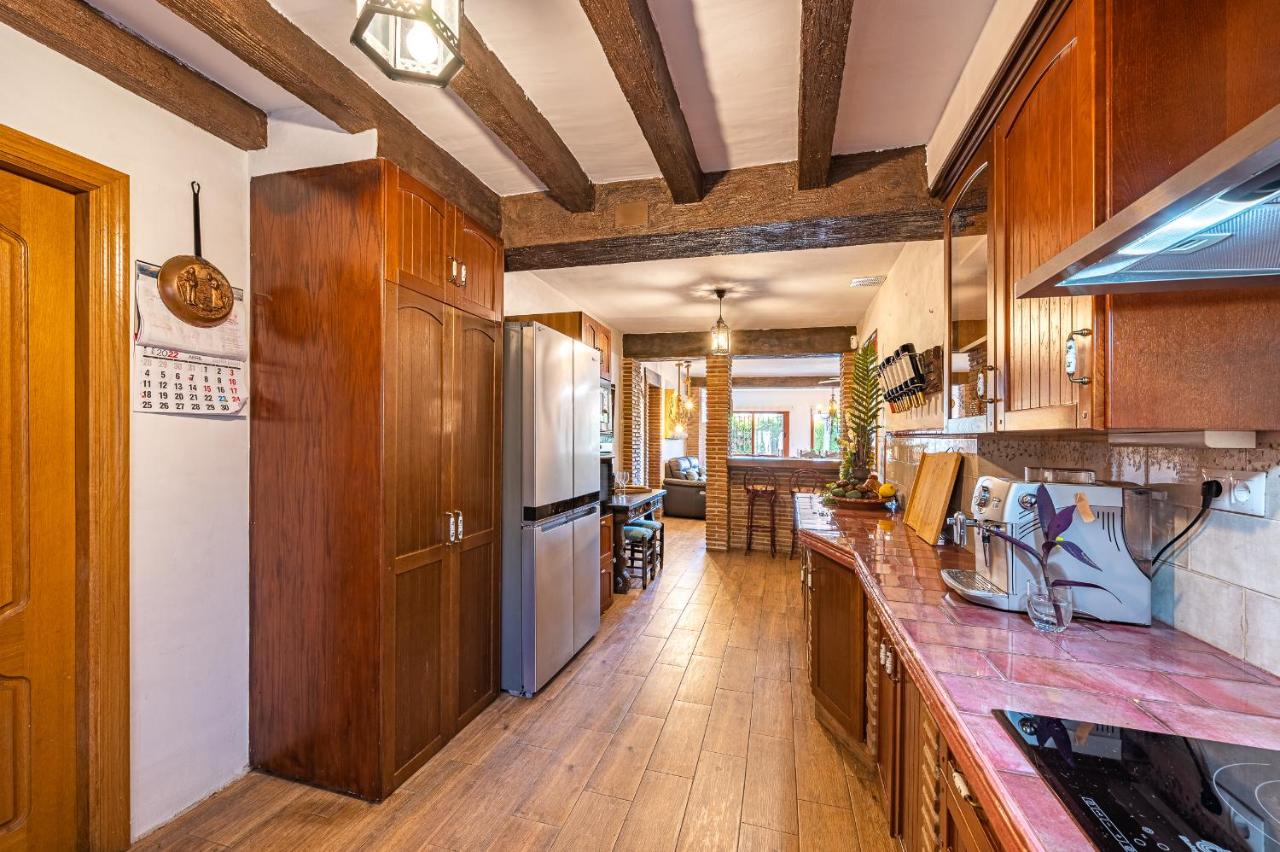 CHALET EN MARBELLA, Casa Valle Iruelas - B&B Marbella