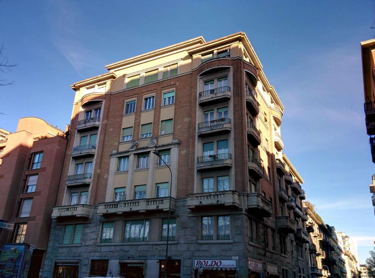 Urban Jungle apt - Self Check-in, Metro, Train - B&B Torino